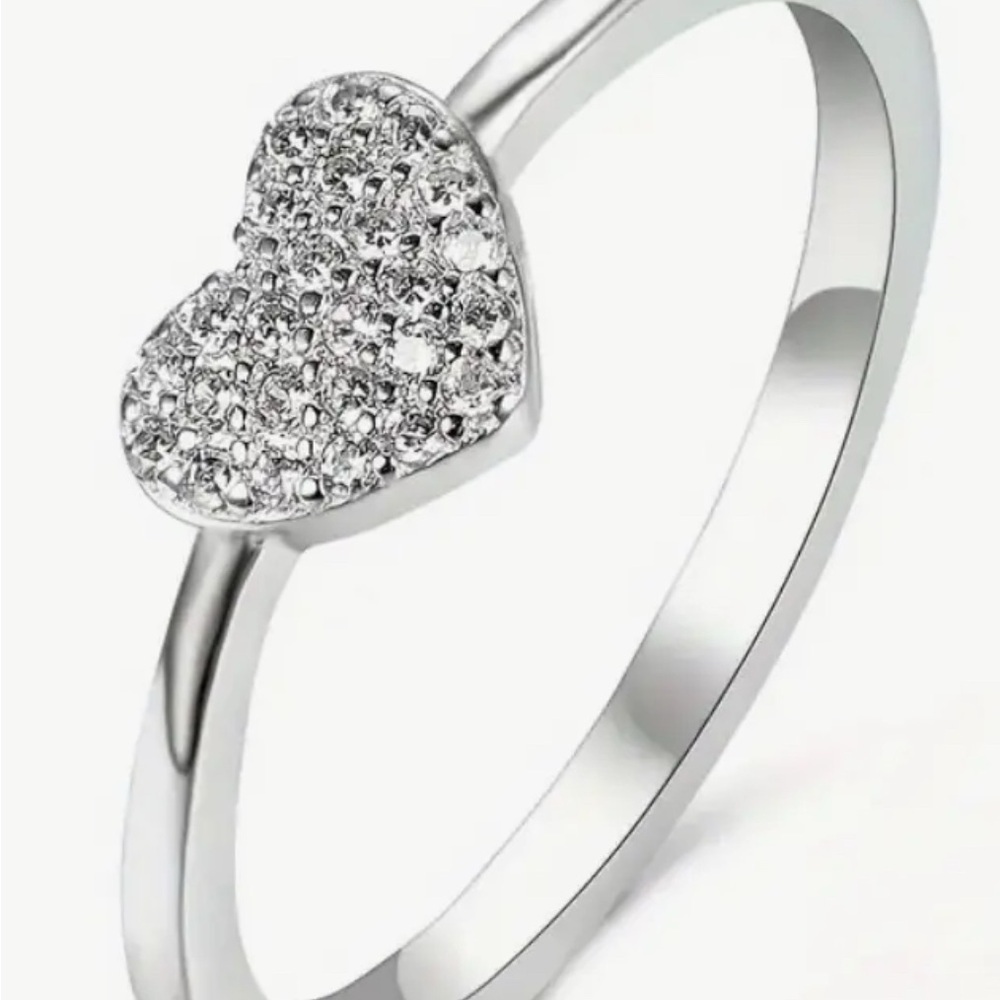 Elegant Silver Heart Ring with Pavé Stones - Picture 3 of 4